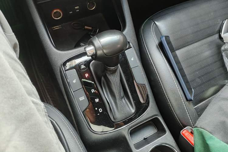 Used Kia K3 2017 1.6L Automatic 15th Anniversary Special Edition GLS Gear Lever