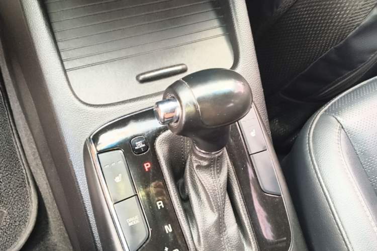 Used Kia K3 2017 1.6L Automatic 15th Anniversary Special Edition GLS Gear Lever