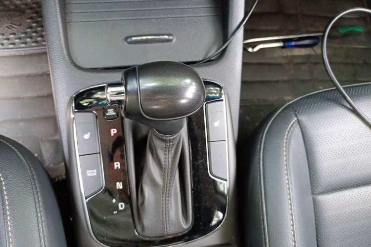 Used Kia K3 2017 1.6L Automatic 15th Anniversary Special Edition GLS Gear Lever