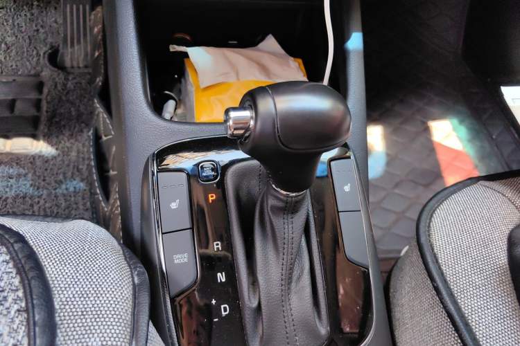 Used Kia K3 2017 1.6L Automatic 15th Anniversary Special Edition GLS Gear Lever