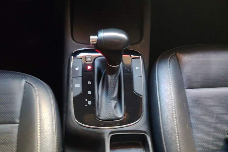 Used Kia K3 2017 1.6L Automatic 15th Anniversary Special Edition GLS Gear Lever
