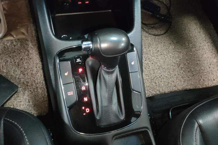 Used Kia K3 2017 1.6L Automatic 15th Anniversary Special Edition GLS Gear Lever