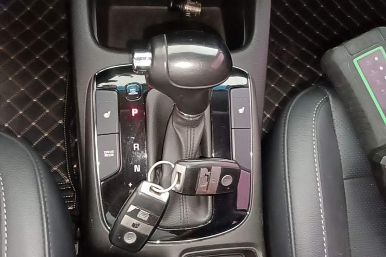 Used Kia K3 2017 1.6L Automatic 15th Anniversary Special Edition GLS Gear Lever