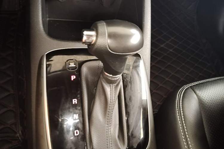 Used Kia K3 2017 1.6L Automatic 15th Anniversary Special Edition GLS Gear Lever