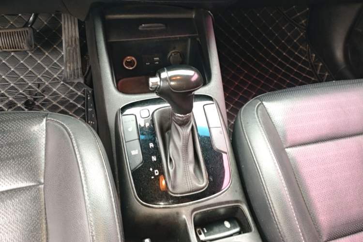 Used Kia K3 2017 1.6L Automatic 15th Anniversary Special Edition GLS Gear Lever