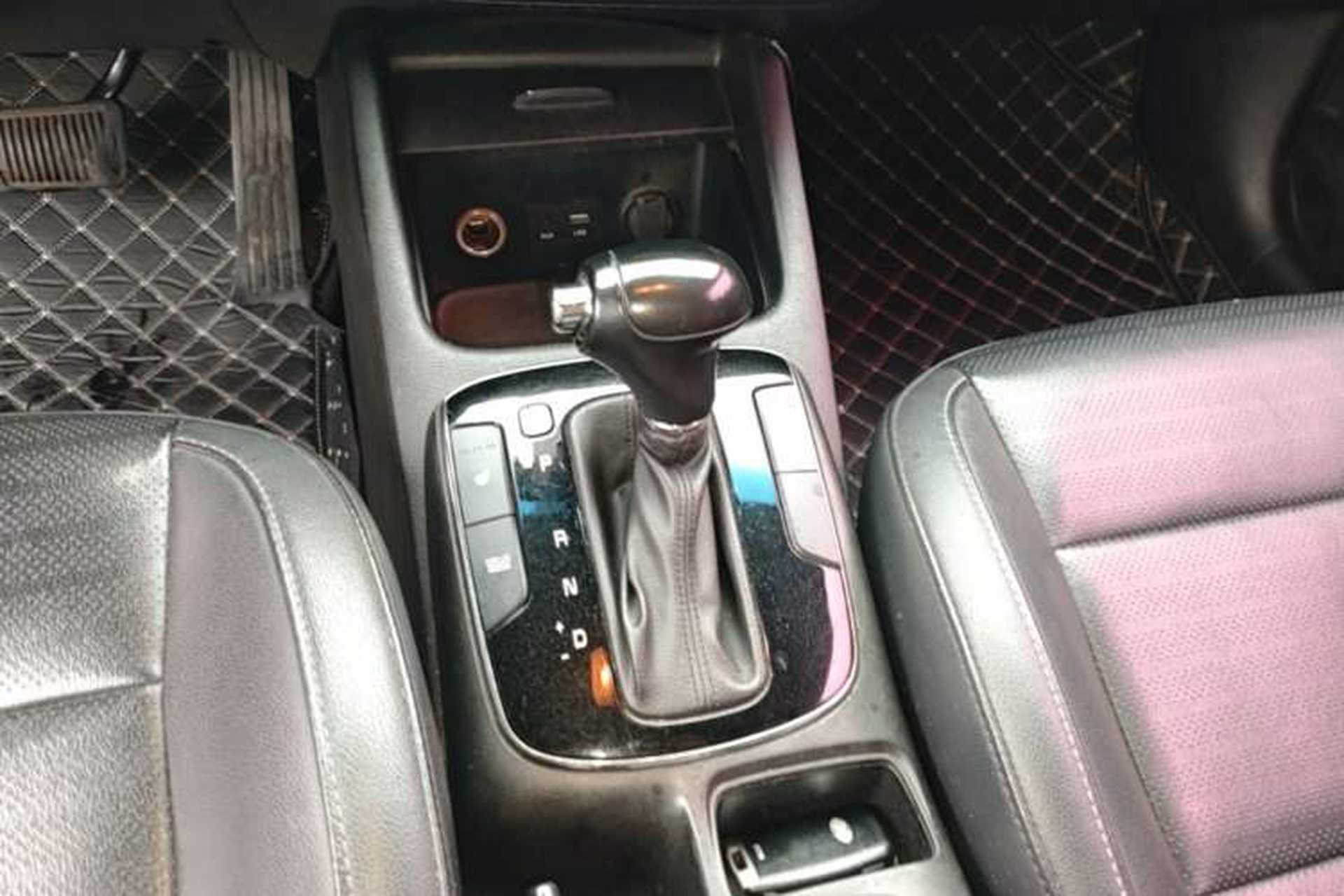 Used Kia K3 2017 1.6L Automatic 15th Anniversary Special Edition GLS Gear Lever
