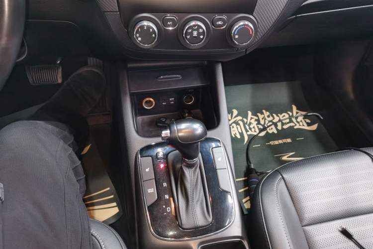 Used Kia K3 2017 1.6L Automatic 15th Anniversary Special Edition GLS Gear Lever