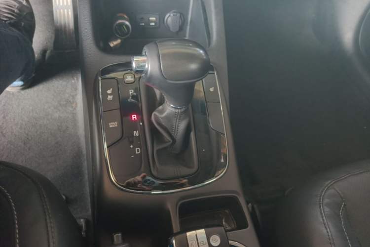Used Kia K3 2017 1.6L Automatic 15th Anniversary Special Edition GLS Gear Lever