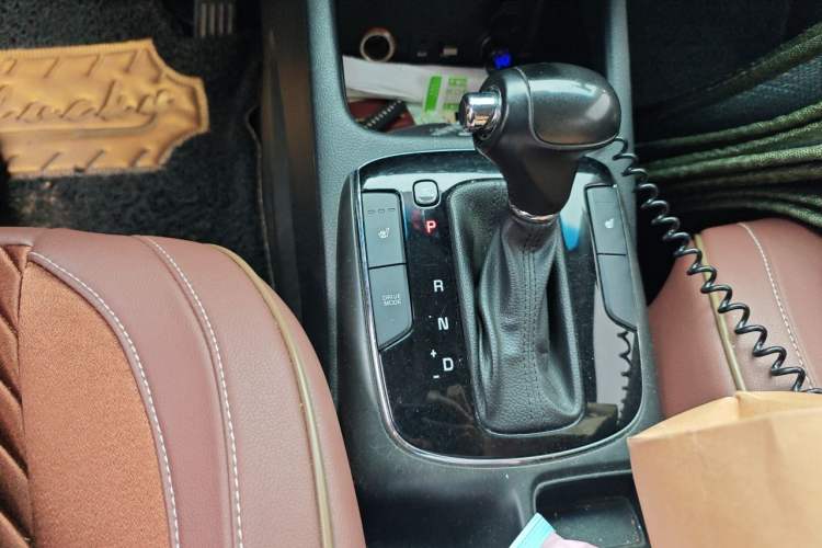 Used Kia K3 2017 1.6L Automatic 15th Anniversary Special Edition GLS Gear Lever