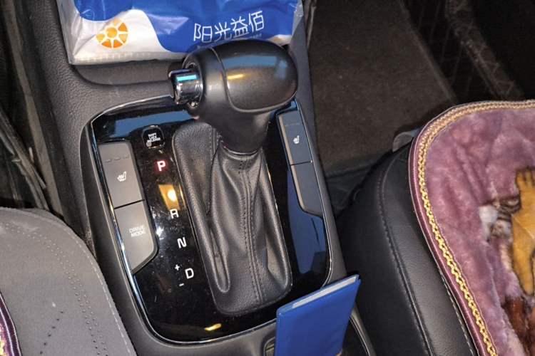 Used Kia K3 2017 1.6L Automatic 15th Anniversary Special Edition GLS Gear Lever