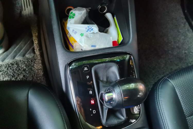 Used Kia K3 2017 1.6L Automatic 15th Anniversary Special Edition GLS Gear Lever