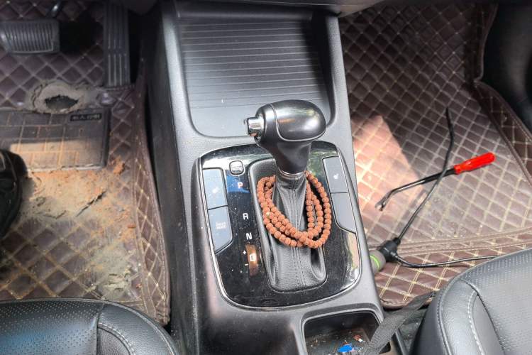 Used Kia K3 2017 1.6L Automatic 15th Anniversary Special Edition GLS Gear Lever