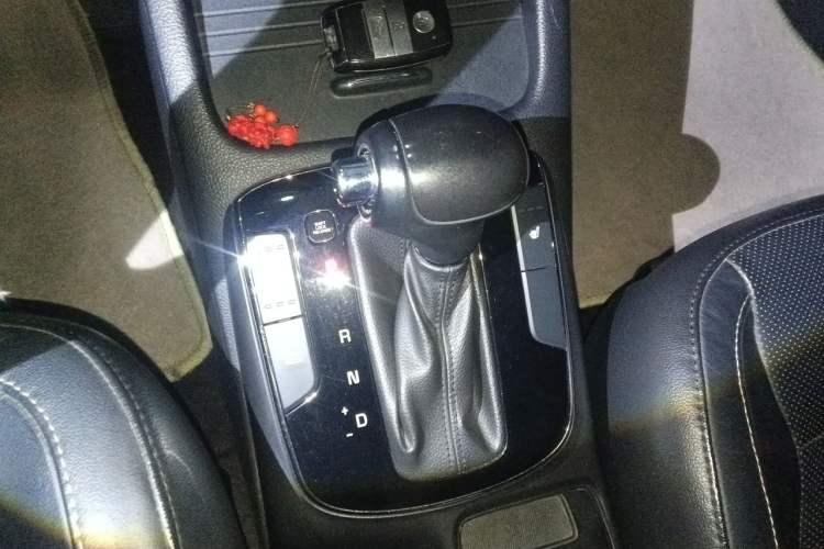 Used Kia K3 2017 1.6L Automatic 15th Anniversary Special Edition GLS Gear Lever