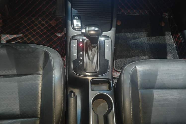 Used Kia K3 2017 1.6L Automatic 15th Anniversary Special Edition GLS Gear Lever