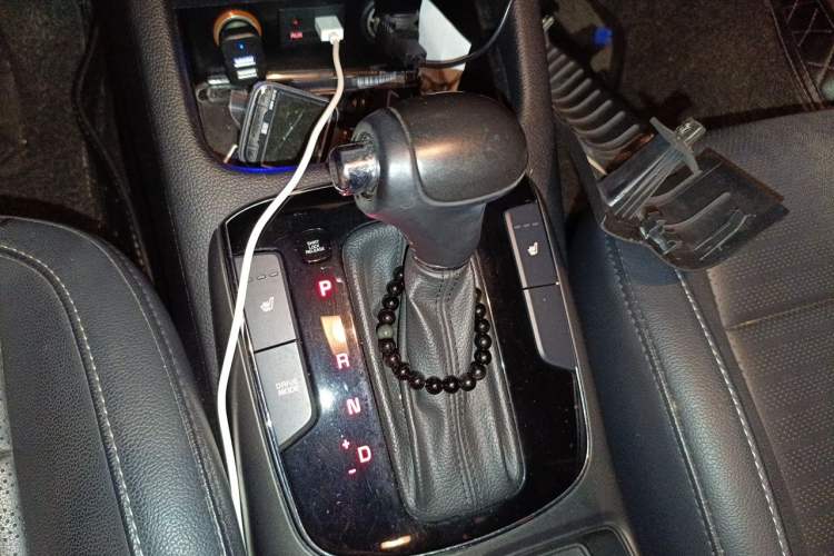 Used Kia K3 2017 1.6L Automatic 15th Anniversary Special Edition GLS Gear Lever