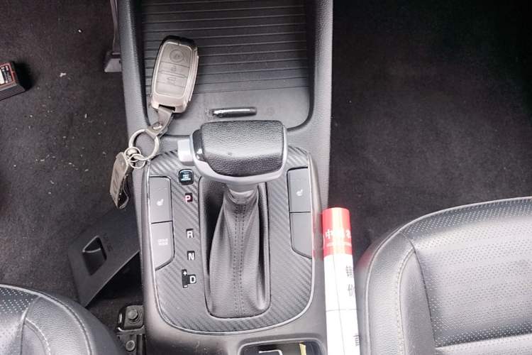 Used Kia K3 2017 1.6L Automatic 15th Anniversary Special Edition GLS Gear Lever