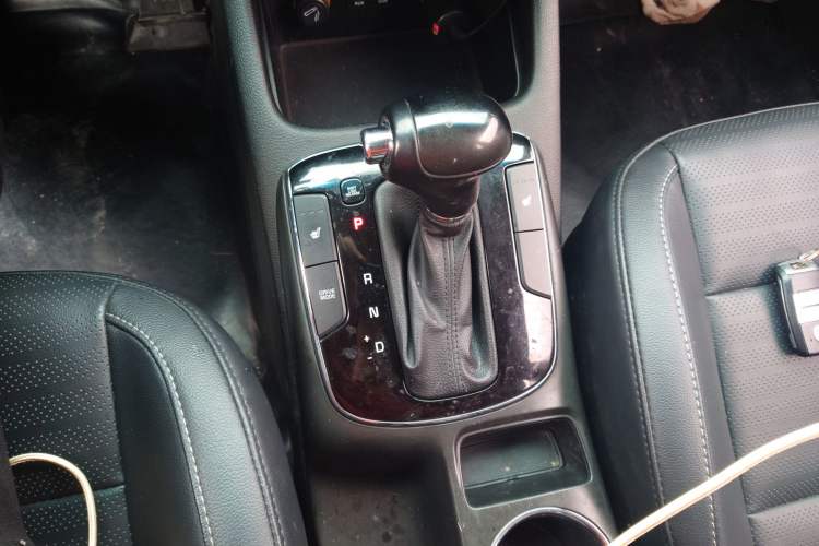 Used Kia K3 2017 1.6L Automatic 15th Anniversary Special Edition GLS Gear Lever