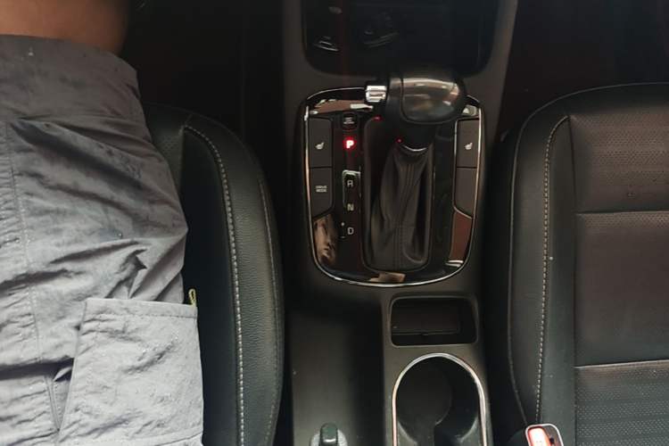 Used Kia K3 2017 1.6L Automatic 15th Anniversary Special Edition GLS Gear Lever