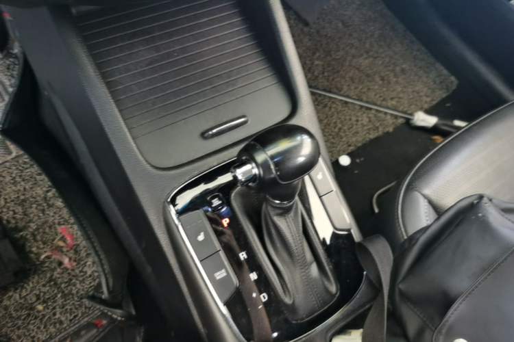 Used Kia K3 2017 1.6L Automatic 15th Anniversary Special Edition GLS Gear Lever