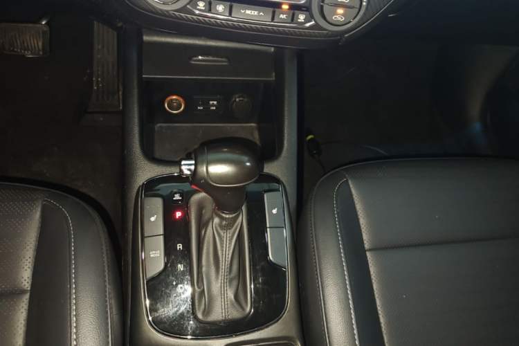 Used Kia K3 2017 1.6L Automatic 15th Anniversary Special Edition GLS Gear Lever