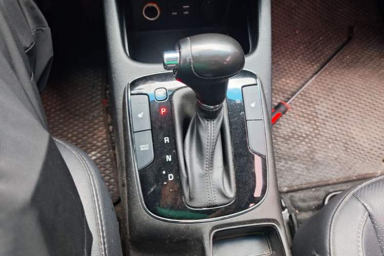 Used Kia K3 2017 1.6L Automatic 15th Anniversary Special Edition GLS Gear Lever