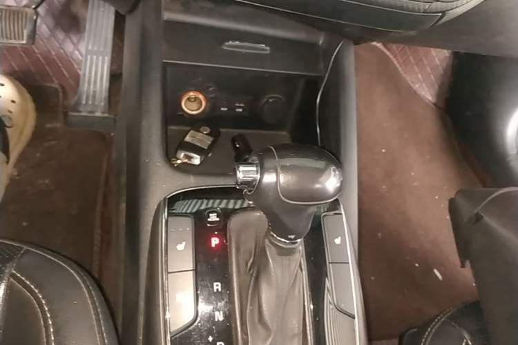 Used Kia K3 2017 1.6L Automatic 15th Anniversary Special Edition GLS Gear Lever