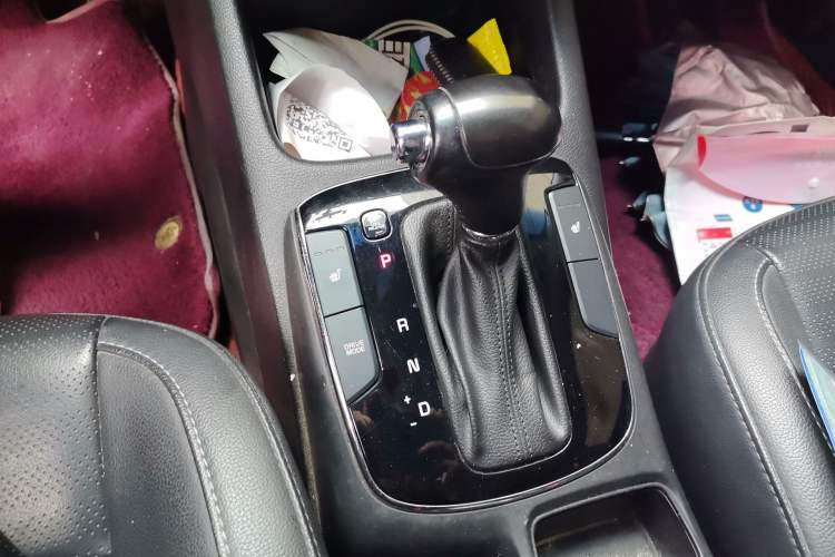 Used Kia K3 2017 1.6L Automatic 15th Anniversary Special Edition GLS Gear Lever