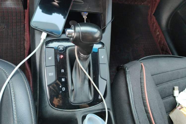 Used Kia K3 2017 1.6L Automatic 15th Anniversary Special Edition GLS Gear Lever