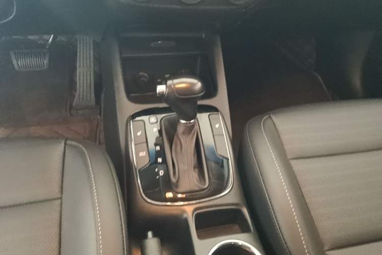 Used Kia K3 2017 1.6L Automatic 15th Anniversary Special Edition GLS Gear Lever