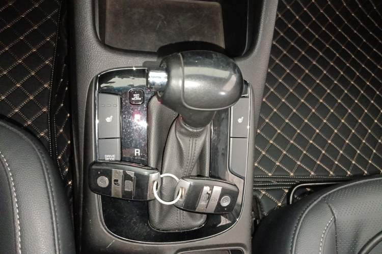 Used Kia K3 2017 1.6L Automatic 15th Anniversary Special Edition GLS Gear Lever
