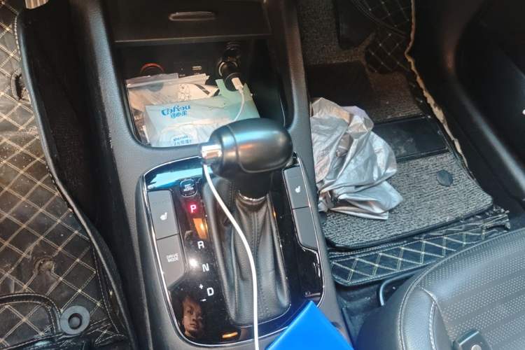 Used Kia K3 2017 1.6L Automatic 15th Anniversary Special Edition GLS Gear Lever