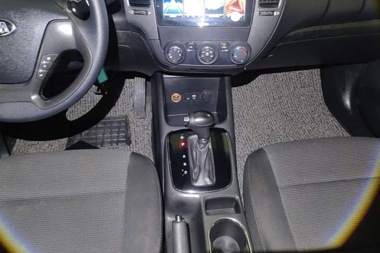Used Kia K3 2017 1.6L Automatic 15th Anniversary Special Edition GLS Gear Lever
