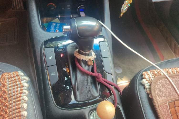 Used Kia K3 2017 1.6L Automatic 15th Anniversary Special Edition GLS Gear Lever