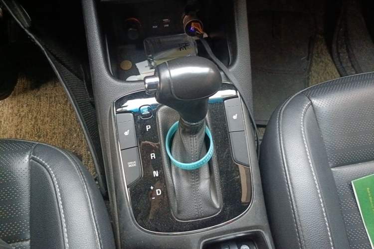 Used Kia K3 2017 1.6L Automatic 15th Anniversary Special Edition GLS Gear Lever