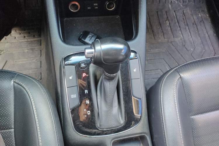 Used Kia K3 2017 1.6L Automatic 15th Anniversary Special Edition GLS Gear Lever