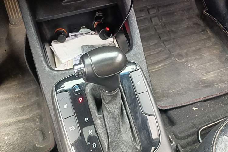 Used Kia K3 2017 1.6L Automatic 15th Anniversary Special Edition GLS Gear Lever