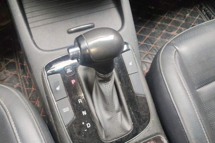 Used Kia K3 2017 1.6L Automatic 15th Anniversary Special Edition GLS Gear Lever