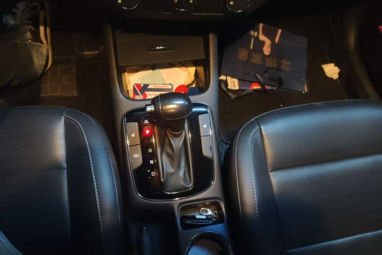 Used Kia K3 2017 1.6L Automatic 15th Anniversary Special Edition GLS Gear Lever