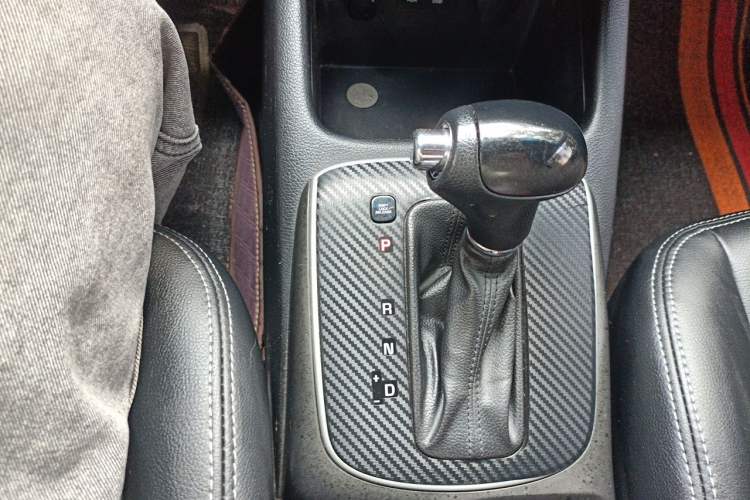 Used Kia K3 2017 1.6L Automatic 15th Anniversary Special Edition GLS Gear Lever