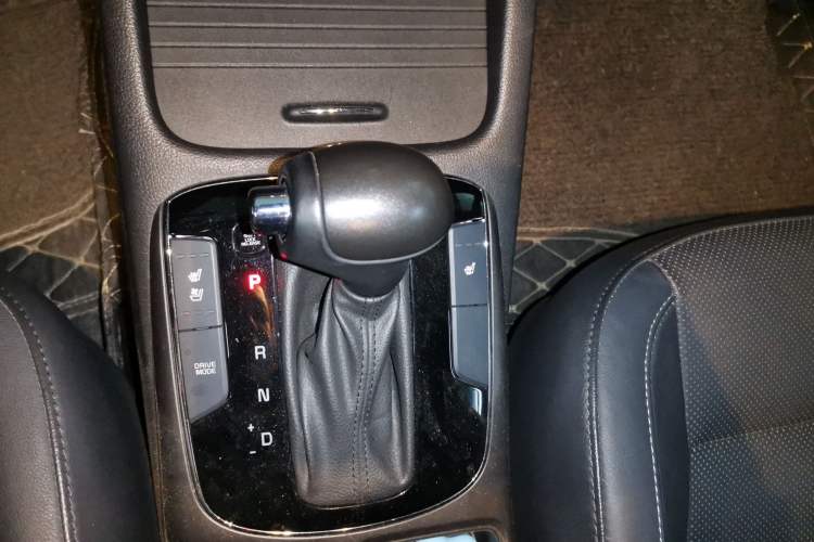 Used Kia K3 2017 1.6L Automatic 15th Anniversary Special Edition GLS Gear Lever
