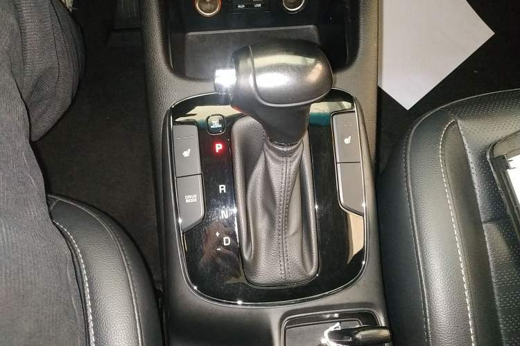 Used Kia K3 2017 1.6L Automatic 15th Anniversary Special Edition GLS Gear Lever