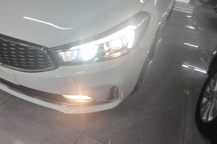 Used Kia K3 2017 1.6L Automatic 15th Anniversary Special Edition GLS Left Front Headlight
