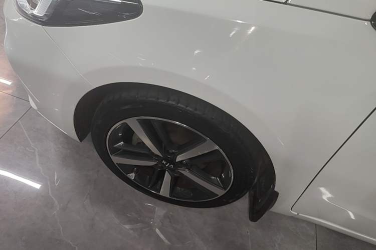 Used Kia K3 2017 1.6L Automatic 15th Anniversary Special Edition GLS Left Front Wheel Hub