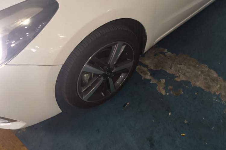 Used Kia K3 2017 1.6L Automatic 15th Anniversary Special Edition GLS Left Front Wheel Hub