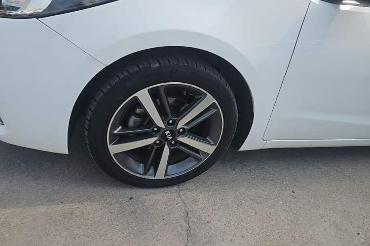 Used Kia K3 2017 1.6L Automatic 15th Anniversary Special Edition GLS Left Front Wheel Hub