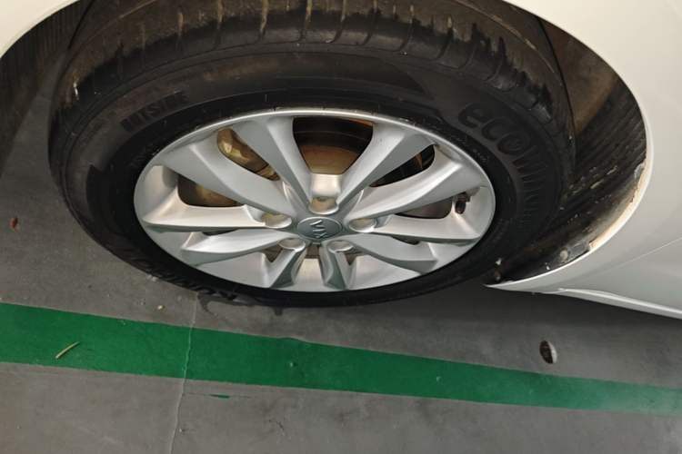 Used Kia K3 2017 1.6L Automatic 15th Anniversary Special Edition GLS Left Front Wheel Hub