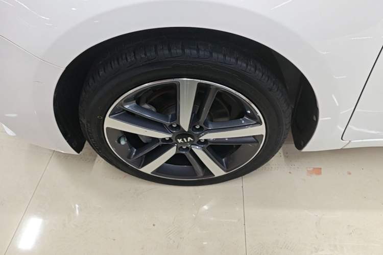 Used Kia K3 2017 1.6L Automatic 15th Anniversary Special Edition GLS Left Front Wheel Hub