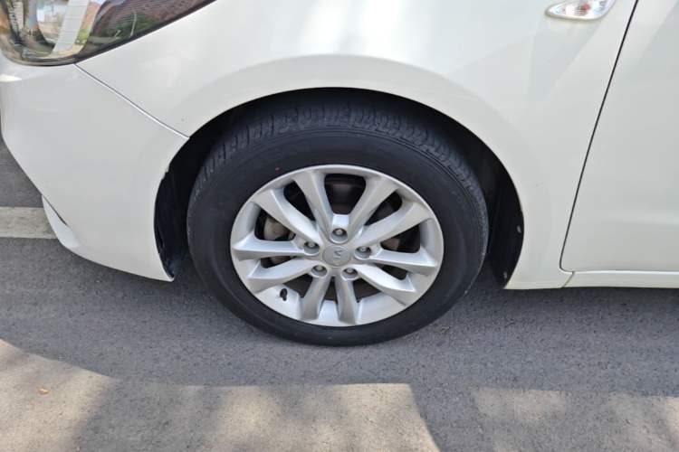 Used Kia K3 2017 1.6L Automatic 15th Anniversary Special Edition GLS Left Front Wheel Hub