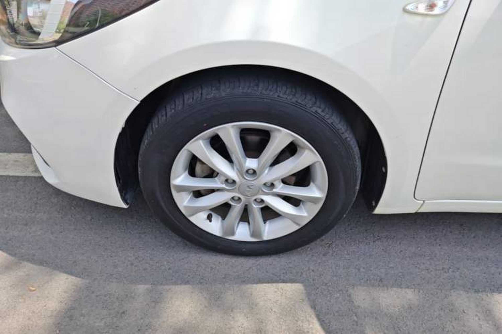 Used Kia K3 2017 1.6L Automatic 15th Anniversary Special Edition GLS Left Front Wheel Hub