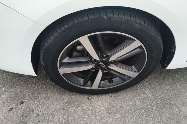 Used Kia K3 2017 1.6L Automatic 15th Anniversary Special Edition GLS Left Front Wheel Hub